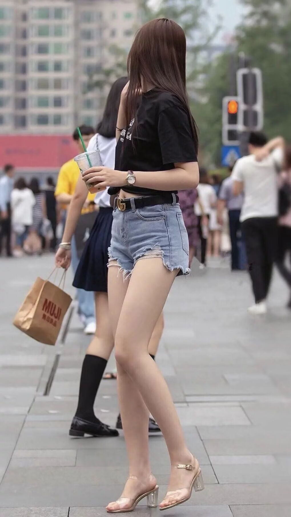 足球产业链发展不平衡现象加剧，足球相关产业